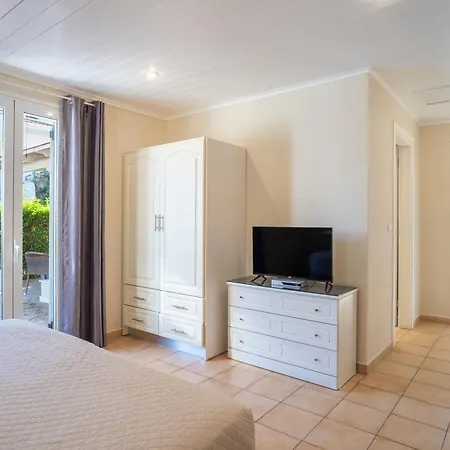 Poseidon Aparthotel 4*